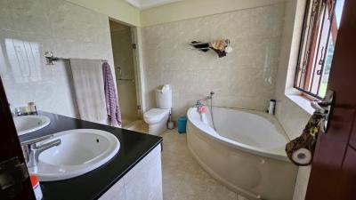 Exquisite 5-Bedroom Mansion-9